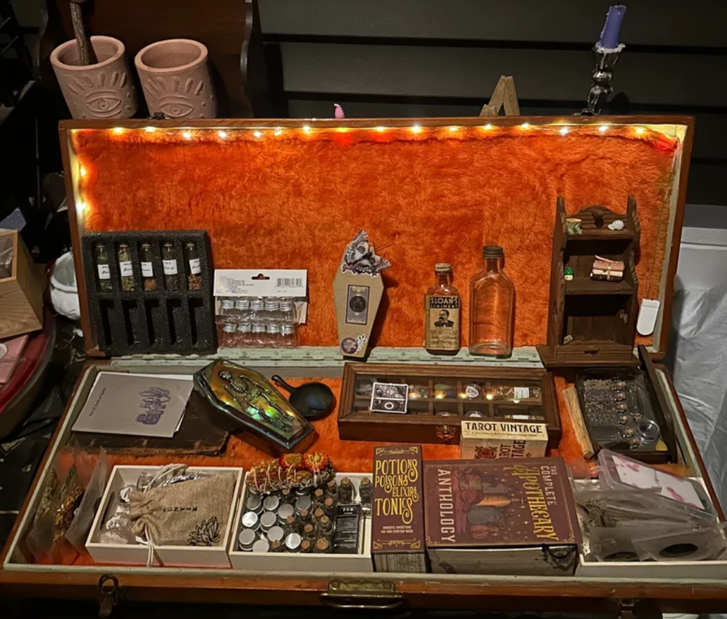 GRANDMAS OL' TOOL BOX